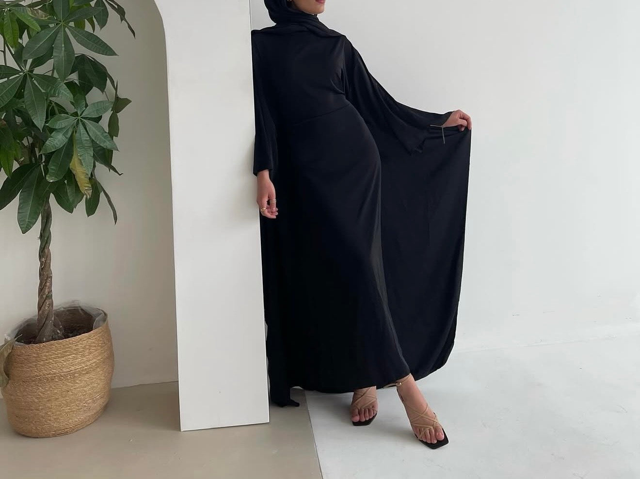 Abaya Acillea in schwarz