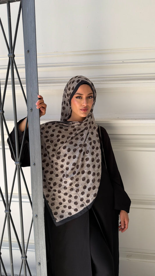 Dots Hijab in Schwarz