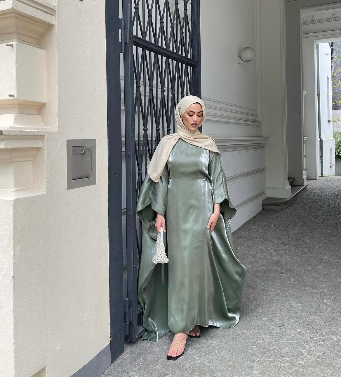Abaya Glamour in Khaki