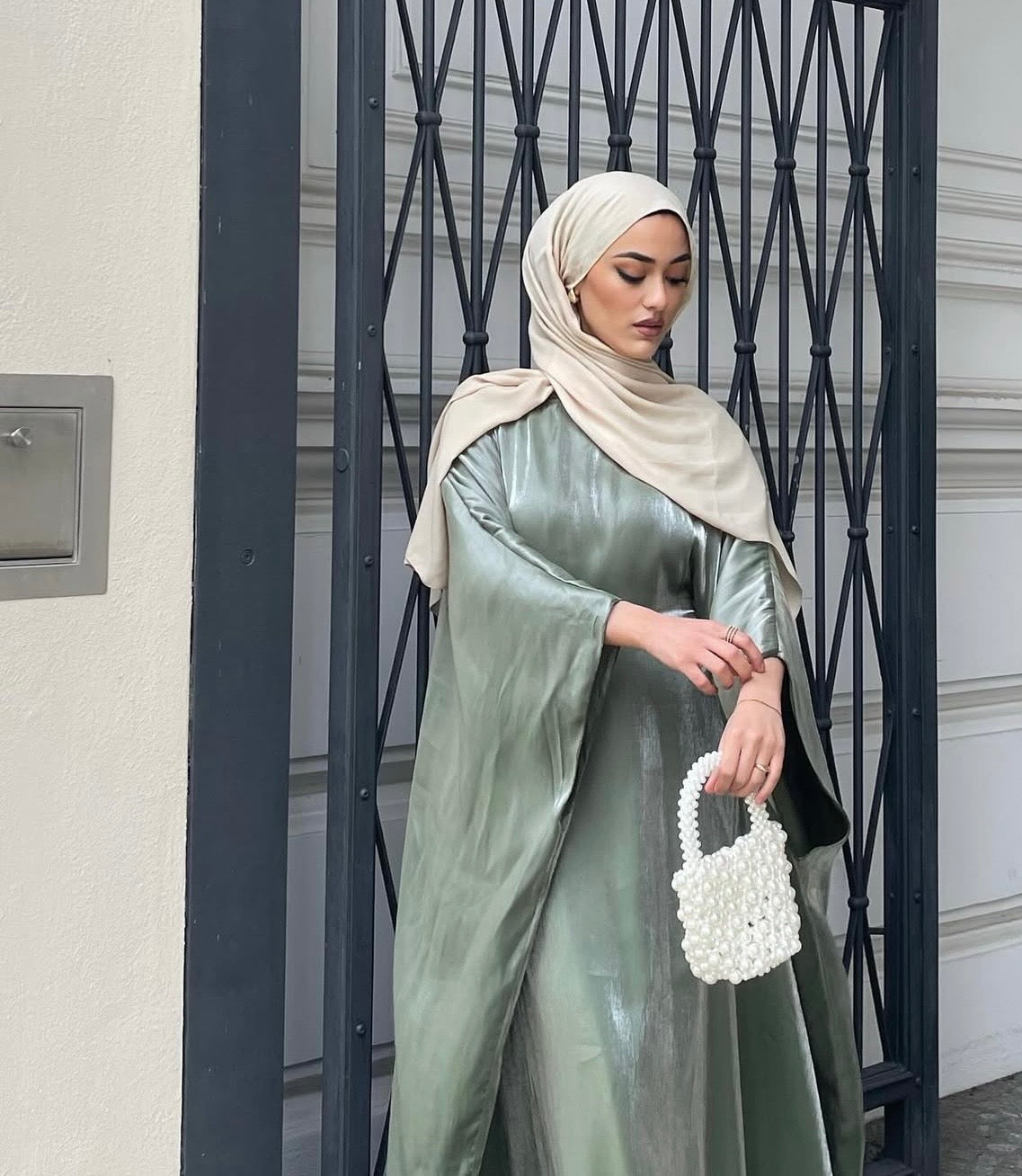 Abaya Glamour in Khaki