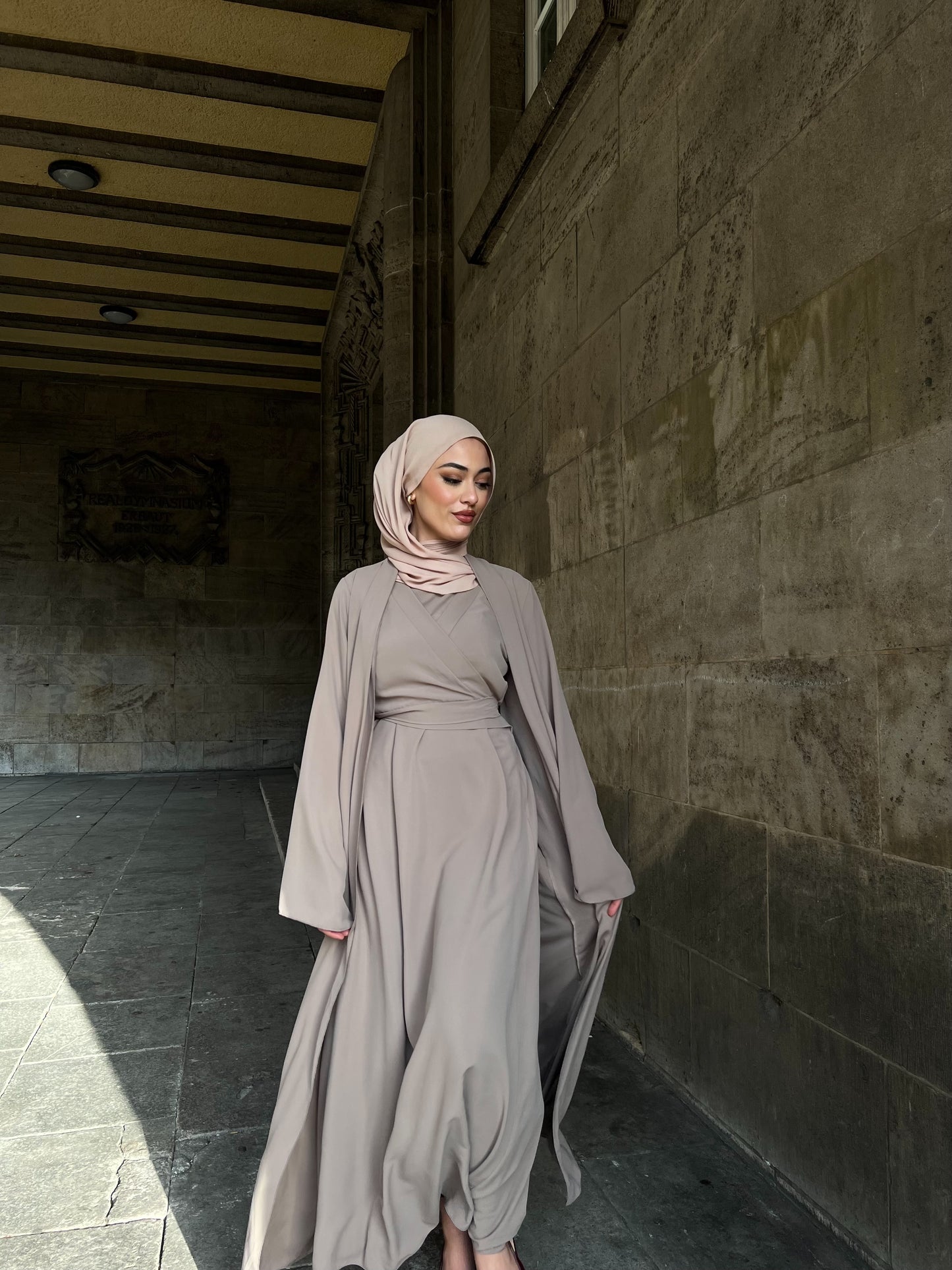Zahara Abaya in Beige